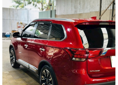 Dịch Vụ Phủ Ceramic Ô Tô Chuyên Nghiệp Tại Garage Ô Tô Sơn Dương