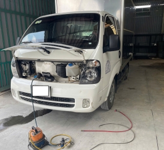 Xe tải sửa chữa tại Gara